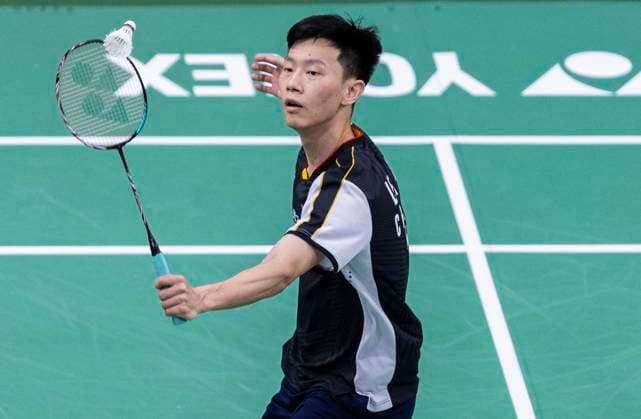 (230705) -- CALGARY, July 5, 2023 -- Lei Lanxi of China returns a shot during the first round of men s singles qualification match against Davil Silva of Brazil at the 2023 Canada Open badminton tournament in Calgary, Canada, on July 4, 2023. (Photo by Xinhua) (SP)CANADA-CALGARY-BADMINTON-CANADA OPEN-MEN S SINGLES-QUALIFICATION ZouxZheng 