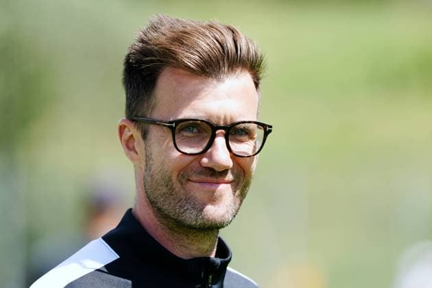 Foto Manuel Geisser 04.07.2023 Saanen Schweiz. Fussball Herren Testspiel BSC Young Boys - FC Stade-Lausanne-Ouchy 5:0 Bild : Raphael Wicky Trainer YB) Aktion Einzelbild