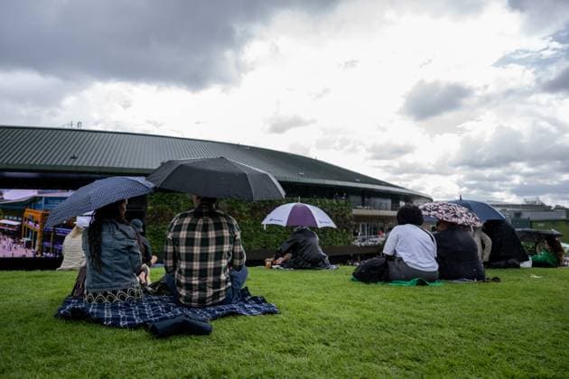 230705 Spectators on The Hill during day 3 of Wimbledon on July 5, 2023 in London. Photo: Jesper Zerman BILDBYRAN COP 234 JZ0391 tennis wimbledon day 3 bbeng publik Copyright: JESPERxZERMAN BB230705JZ005