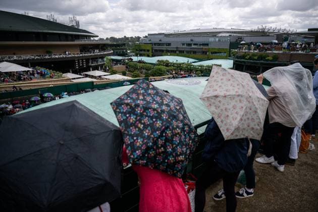 230705 Spectators overlook court 18 as play is postponed due to rain during day 3 of Wimbledon on July 5, 2023 in London. Photo: Jesper Zerman BILDBYRAN COP 234 JZ0391 tennis wimbledon day 3 bbeng Copyright: JESPERxZERMAN BB230705JZ007