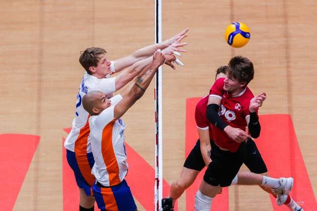 (230705) -- PASAY CITY, July 5, 2023 -- Nimir Abdel-Aziz (bottom L) and Twan Wiltenburg (top L) of the Netherlands block the ball during the Pool 6 match between Canada and the Netherlands at the Men s Volleyball Nations League in Pasay City, the Philippines, July 5, 2023. ) (SP)THE PHILIPPINES-PASAY CITY-VOLLEYBALL-NATIONS LEAGUE-MEN-CAN VS NED ROUELLExUMALI 
