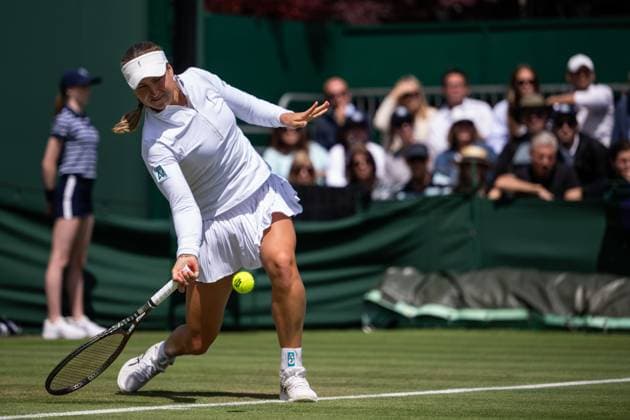 230705 Rebecca Peterson of Sweden competes in a first round singles tennis match against Sloane Stephens of USA during day 3 of Wimbledon on July 5, 2023 in London. Photo: Jesper Zerman BILDBYRAN COP 234 JZ0391 tennis wimbledon day 3 bbeng Copyright: JESPERxZERMAN BB230705JZ039