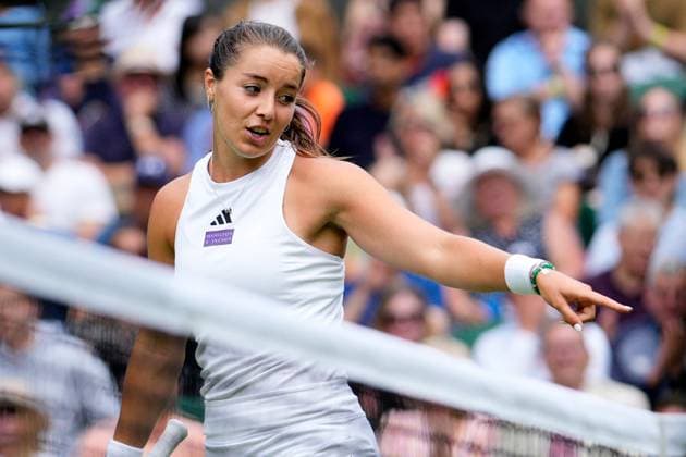 Mandatory Credit: Photo by Dave Shopland Shutterstock (13995910co) Jodie Burrage during her second round match Wimbledon Tennis Championships, Day 3, The All England Lawn Tennis and Croquet Club, London, UK - 05 Jul 2023 Wimbledon Tennis Championships, Day 3, The All England Lawn Tennis and Croquet Club, London, UK - 05 Jul 2023  Copyright: xDavexShopland Shutterstockx 13995910co