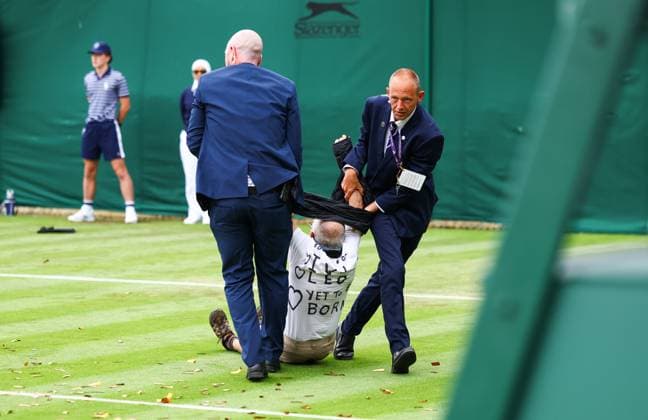 Mandatory Credit: Photo by Simon Dael Shutterstock (13995914cg) Just Stop oil protesters disrupt the match between Katie Boulter and Daria Saville Wimbledon Tennis Championships, Day 3, The All England Lawn Tennis and Croquet Club, London, UK - 05 Jul 2023 Wimbledon Tennis Championships, Day 3, The All England Lawn Tennis and Croquet Club, London, UK - 05 Jul 2023  Copyright: xSimonxDael Shutterstockx 13995914cg