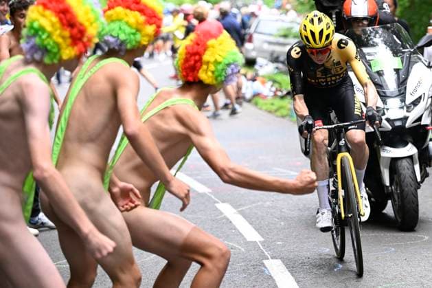 Sport Themen der Woche KW27 Sport Bilder des Tages Tour de France 2023 - Stage 05 LARUNS, FRANCE - JULY 05 : Vingegaard Jonas (DEN) of Jumbo-Visma during stage 5 of the 110th edition of the Tour de France 2023 cycling race, a stage of 165 kms with start in Pau and finish in Laruns on July 05, 2023 in Laruns, France, 05 07 2023 ( Motordriver Kenny Verfaillie - Laruns France  Copyright: xVincentxKalutx