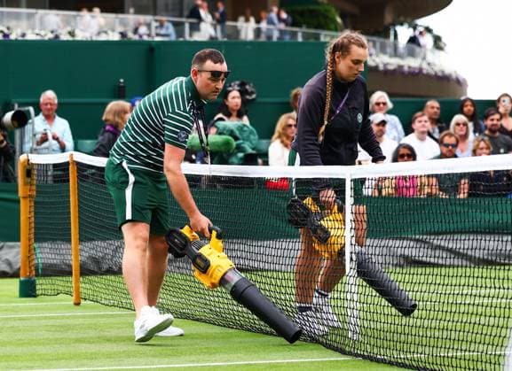 Mandatory Credit: Photo by Simon Dael Shutterstock (13995914cu) Leaf blowers are employed to clear the court after a Just Stop oil protest Wimbledon Tennis Championships, Day 3, The All England Lawn Tennis and Croquet Club, London, UK - 05 Jul 2023 Wimbledon Tennis Championships, Day 3, The All England Lawn Tennis and Croquet Club, London, UK - 05 Jul 2023  Copyright: xSimonxDael Shutterstockx 13995914cu