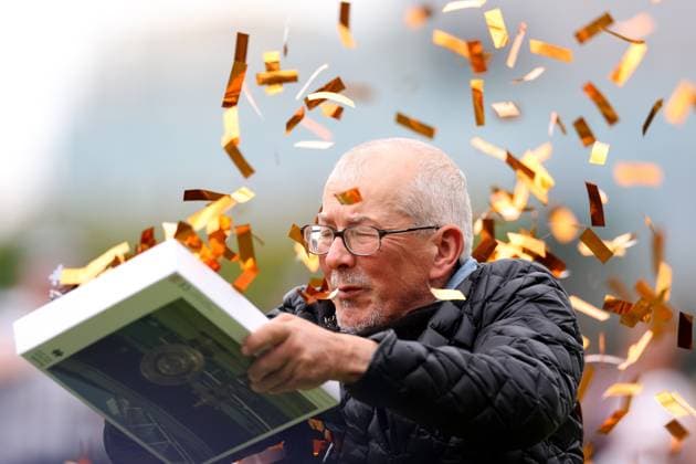 Sport Bilder des Tages 5th July 2023; All England Lawn Tennis and Croquet Club, London, England: Wimbledon Tennis Tournament; A Just oil protestor invades court 18 and stops play between Katie Boulter and Daria Saville  ActionPlus12527304 ShaunxBrooks