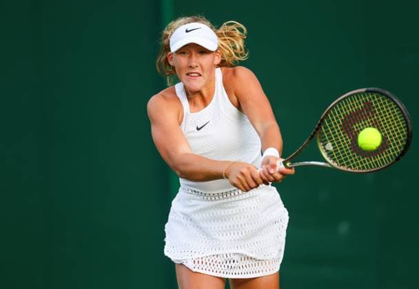 Mandatory Credit: Photo by Ella Ling Shutterstock (13995906bo) Erika Andreeva Wimbledon Tennis Championships, Day 3, The All England Lawn Tennis and Croquet Club, London, UK - 05 Jul 2023 Wimbledon Tennis Championships, Day 3, The All England Lawn Tennis and Croquet Club, London, UK - 05 Jul 2023  Copyright: xEllaxLing Shutterstockx 13995906bo