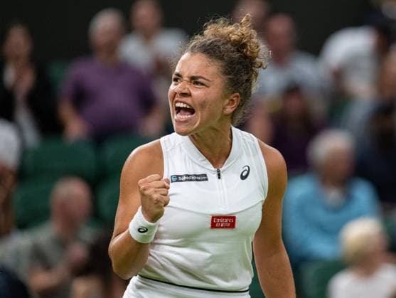 Tennis - Wimbledon Championship 2023 - Day 3 LONDON, ENGLAND - Wednesday, July 5, 2023: Jasmine Paolini (ITA) in action against Petra Kvitova (CZE) during the Ladies Singles 1st Round match on Day Three of The Championships Wimbledon 2023 at the All England Lawn Tennis and Croquet Club. LONDON All England Lawn Tennis and Croq GREATER LONDON ENGLAND  Copyright: xKirstenxHolstx P2023-07-05-Wimbledon_Day_3-58