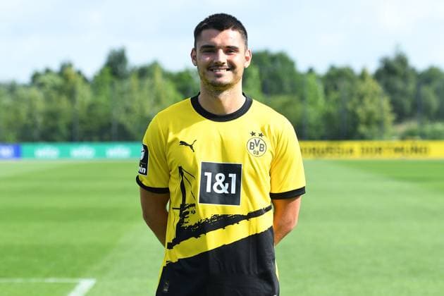 Borussia Dortmund II; 3.Liga, Porträttermin 2023 2024 Mario Suver; Borussia Dortmund II; 3. Liga, Porträttermin 2023 2024