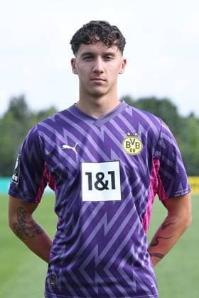 Borussia Dortmund II; 3.Liga, Porträttermin 2023 2024 Silas Ostrzinski; Borussia Dortmund II; 3. Liga, Porträttermin 2023 2024