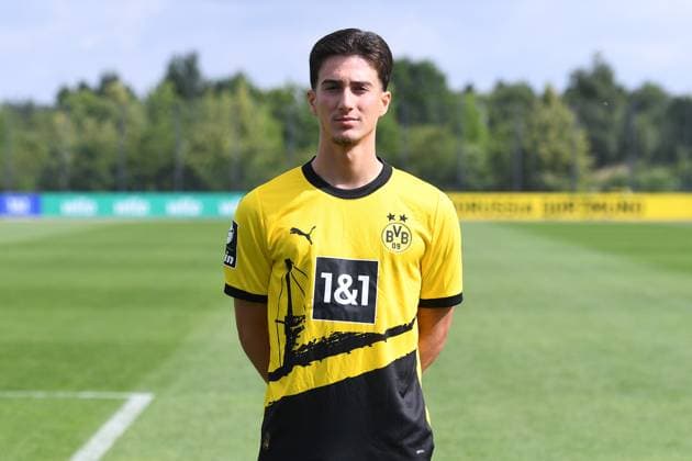 Borussia Dortmund II; 3.Liga, Porträttermin 2023 2024 Göktan Gürpüz; Borussia Dortmund II; 3. Liga, Porträttermin 2023 2024