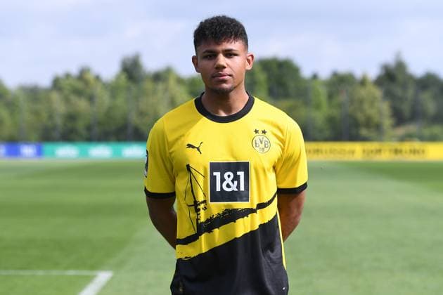 Borussia Dortmund II; 3.Liga, Porträttermin 2023 2024 Paul Besong; Borussia Dortmund II; 3. Liga, Porträttermin 2023 2024
