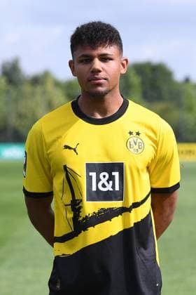 Borussia Dortmund II; 3.Liga, Porträttermin 2023 2024 Paul Besong; Borussia Dortmund II; 3. Liga, Porträttermin 2023 2024