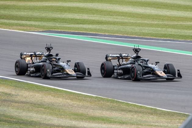 Sport Bilder des Tages Brad Pitt, Damson Idris, Schauspieler, APXGP Grosser Preis von Grossbritannien, Silverstone, Motorsport, Formel 1, 06.07.2023 Grosser Preis von Grossbritannien, Silverstone, Motorsport, Formel 1, 06.07.2023 Towcester Copyright: xEibner-Pressefoto MarkoxKnabx EP_EER