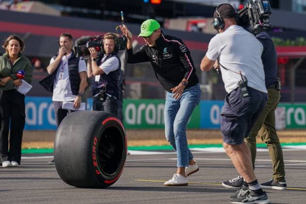 FORMULA 1 ARAMCO BRITISH GRAND PRIX 2023, 06 07 2023 George Russell 63 (GBR), Mercedes W14 rolls a wheel down the track during Sky F1 event the FORMULA 1 ARAMCO BRITISH GRAND PRIX 2023 at Silverstone Circuit, Silverstone, United Kingdom on 6 July 2023 Editorial Use Only Copyright: xEveryxSecondxMediax ESM-0745-0023