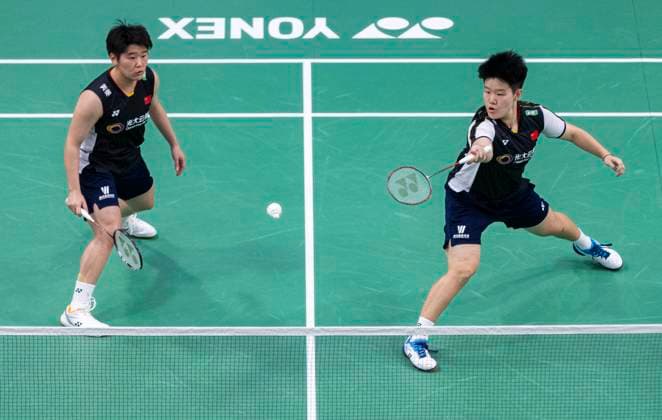 (230707) -- CALGARY, July 7, 2023 -- Liu Shengshu(R) Tan Ning of China compete during the women s doubles second round match between Liu Shengshu Tan Ning of China and Maiken Fruergaard Sara Thygesen of Denmark at the 2023 Canada Open badminton tournament in Calgary, Canada, on July 6, 2023. (Photo by Xinhua) (SP)CANADA-CALGARY-BADMINTON-CANADA OPEN-WOMEN S DOUBLES ZouxZheng 
