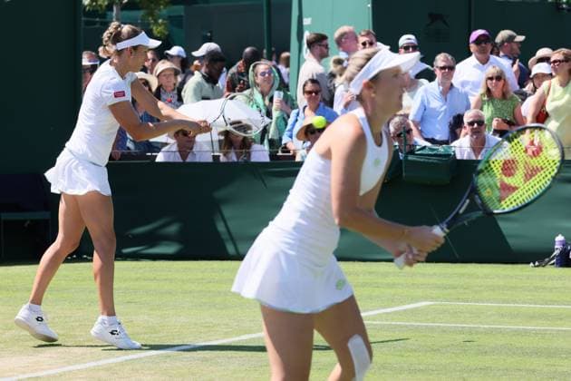Belgian Elise Mertens and Australian Storm Sanders pictured during a doubles tennis match between Belgian-Australian pair Mertens-Sanders and Ukrainian-Polish pair Kichenok-Rosolska, in round 1 of the women s doubles at the 2023 Wimbledon grand slam tennis tournament at the All England Tennis Club, in south-west London, Britain, Friday 07 July 2023. BENOITxDOPPAGNE  x70233096x