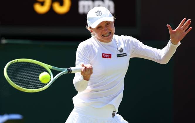 Mandatory Credit: Photo by Simon Dael Shutterstock (13995929ad) Aliaksandra Sasnovich during her second round match Wimbledon Tennis Championships, Day 5, The All England Lawn Tennis and Croquet Club, London, UK - 07 Jul 2023 Wimbledon Tennis Championships, Day 5, The All England Lawn Tennis and Croquet Club, London, UK - 07 Jul 2023  Copyright: xSimonxDael Shutterstockx 13995929ad