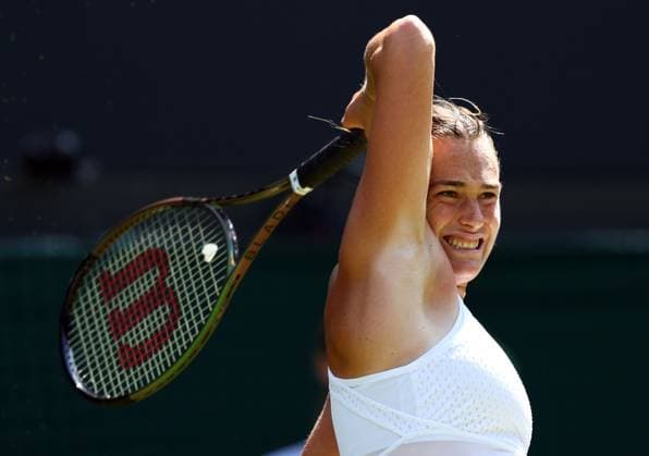Sport Bilder des Tages Mandatory Credit: Photo by Simon Dael Shutterstock (13995929bv) Aryna Sabalenka during her second round match Wimbledon Tennis Championships, Day 5, The All England Lawn Tennis and Croquet Club, London, UK - 07 Jul 2023 Wimbledon Tennis Championships, Day 5, The All England Lawn Tennis and Croquet Club, London, UK - 07 Jul 2023  Copyright: xSimonxDael Shutterstockx 13995929bv