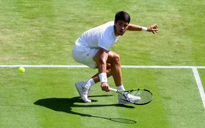 Mandatory Credit: Photo by Ella Ling Shutterstock (13995924ac) Carlos Alcaraz in action against Alexandre Muller Wimbledon Tennis Championships, Day 5, The All England Lawn Tennis and Croquet Club, London, UK - 07 Jul 2023 Wimbledon Tennis Championships, Day 5, The All England Lawn Tennis and Croquet Club, London, UK - 07 Jul 2023  Copyright: xEllaxLing Shutterstockx 13995924ac