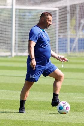 Sport Themen der Woche KW27 Sport Bilder des Tages Deutschland, Berlin, Sportpark, GER, 2.FBL, Hertha BSC, Saison 2023 24, Training, Foto:Pál Dárdai,Trainer Hertha BSC *** Germany, Berlin, Sportpark, GER, 2 FBL, Hertha BSC, season 2023 24, training, photo Pál Dárdai,coach Hertha BSC