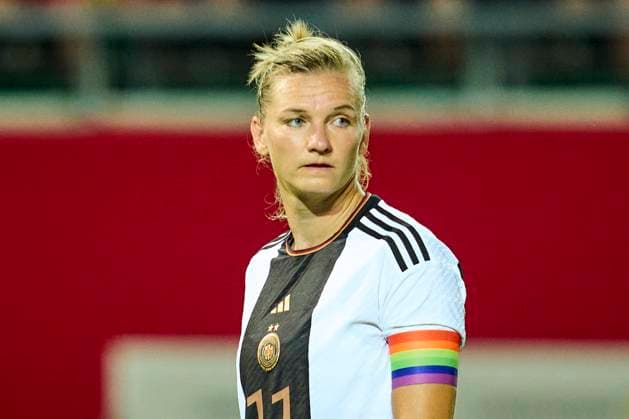 07.07.2023 - Fussball Frauenfussball - Freundschaftsspiel : Deutschland gg Sambia - Sportfoto Zink PeKo - xpexkox - Alexandra Popp (11, DFB Frauen Nationalmannschaft ) Freisteller, Portrait, Porträt, Einzelbild, freigestellt. Enttäuschung. Enttäuscht. Unglücklich. Niedergeschlagen.