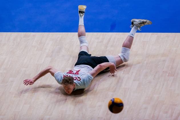 (230708) -- PASAY CITY, July 8, 2023 -- Samuel Cooper of Canada competes during the Pool 6 match between Poland and Canada at the Men s Volleyball Nations League in Pasay City, the Philippines, July 8, 2023. ) (SP)THE PHILIPPINES-PASAY CITY-VOLLEYBALL-NATIONS LEAGUE-MEN-POL VS CAN RouellexUmali 
