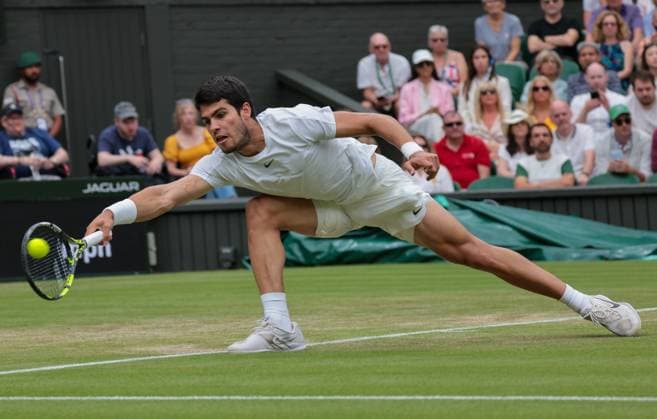 2023 Wimbledon Tournament LONDRES, LO - 08.07.2023: 2023 WIMBLEDON TOURNAMENT - Carlos Alcaraz (ESP) during Wimbledon Tournament 2023 held in London, England. (Photo: Andre Chaco Fotoarena) x2398738x  AndrexChaco