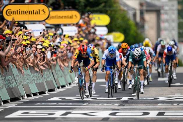 Sport Themen der Woche KW27 Tour de France 2023 - Stage 08 LIMOGES, FRANCE - JULY 08 : Pedersen Mads (DEN) of Lidl - Trek celebrating his victory during stage 8 of the 110th edition of the Tour de France 2023 cycling race, a stage of 201 kms with start in Libourne and finish in Limoges on July 08, 2023 in Limoges, France, 08 07 2023 ( Motordriver Kenny Verfaillie - Limoges France  Copyright: xNicoxVereeckenx