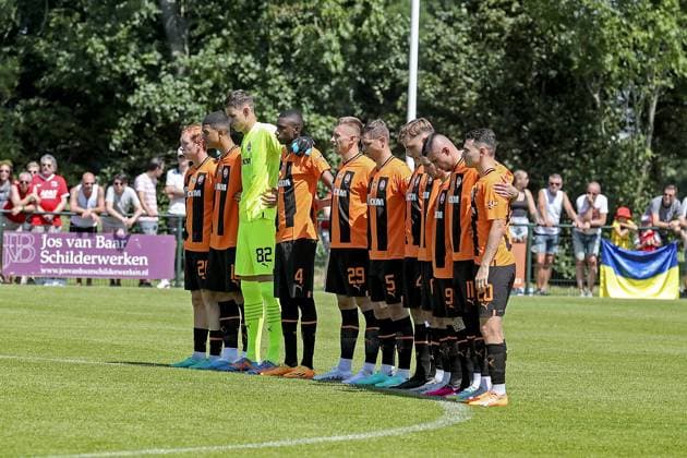 DIRKSHORN - 08-07-2023, Sportcomplex VV Dirkshorn. Friendly match between AZ and Shakhtar Donetsk in preparation of season 2023 2024. 1 minute silence for war victims AZ - Shakhtar Donetsk  x21575381x Copyright: