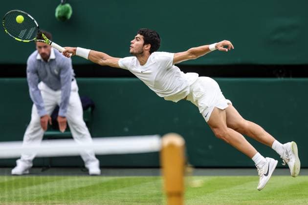 Wimbledon: Day Six 8 July 2023, Wimbledon - Wimbledon Tennis Championships - Day Six - Carlos Alcatraz (ESP) stretches for the ball during his Gentlemen™s Singles match against Nicolas Jarry (CHI) - Photo: Charlotte Wilson Offside. Wimbledon UK Copyright: xCharlottexWilsonx xOffsidexOffside