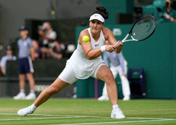 Sport Bilder des Tages Mandatory Credit: Photo by Dave Shopland Shutterstock (14001531dy) Bianca Andreescu during her third round match Wimbledon Tennis Championships, Day 6, The All England Lawn Tennis and Croquet Club, London, UK - 08 Jul 2023 Wimbledon Tennis Championships, Day 6, The All England Lawn Tennis and Croquet Club, London, UK - 08 Jul 2023  Copyright: xDavexShopland Shutterstockx 14001531dy