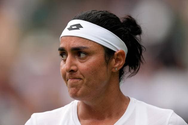 Mandatory Credit: Photo by Dave Shopland Shutterstock (14001531el) Ons Jabeur during her third round match Wimbledon Tennis Championships, Day 6, The All England Lawn Tennis and Croquet Club, London, UK - 08 Jul 2023 Wimbledon Tennis Championships, Day 6, The All England Lawn Tennis and Croquet Club, London, UK - 08 Jul 2023  Copyright: xDavexShopland Shutterstockx 14001531el