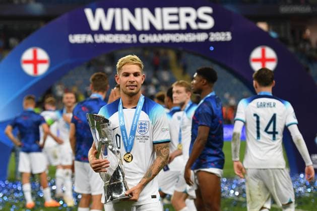 UEFA U21, U 21 final ENG-ESP Emile Smith Rowe (England U21) with the trophy, UEFA European Championship, EM, Europameisterschaft Under-21 England-Spain, final match, Georgia, Batumi, Batumi Arena Batumi Batumi Arena - Batumi, Georgia Georgia Copyright: xTAMUNAxKULUMBEGASHVILIx KUL_3702