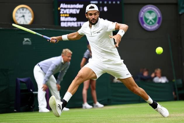 Sport Bilder des Tages Mandatory Credit: Photo by Simon Dael Shutterstock (14001530fw) Matteo Berrettini during his third round match Wimbledon Tennis Championships, Day 6, The All England Lawn Tennis and Croquet Club, London, UK - 08 Jul 2023 Wimbledon Tennis Championships, Day 6, The All England Lawn Tennis and Croquet Club, London, UK - 08 Jul 2023  Copyright: xSimonxDael Shutterstockx 14001530fw
