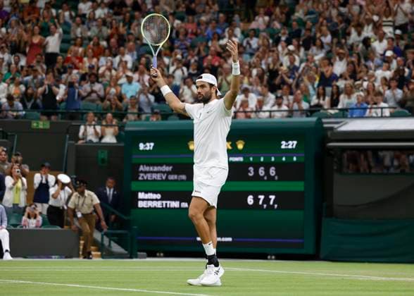 Matteo Berrettini (ITA) jubelt nach dem Sieg, Jubel, Freude, Emotion Tennis - Wimbledon 2023 - Grand Slam ITF ATP, Tennis Herren WTA, Tennis Damen - AELTC - London - - Great Britain - 8 July 2023. Copyright: xJuergenxHasenkopfx