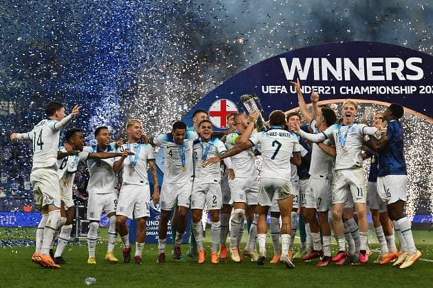 BATUMI, GEORGIA - JULY 8: England s players celebrate with the trophy after winning the UEFA European Under-21 Championship final match between England and Spain on July 8, 2023 on Adjarabet Arena in Batumi, G England v Spain - UEFA Under-21 Euro 2023 Final Copyright: xSebastianxFrejx