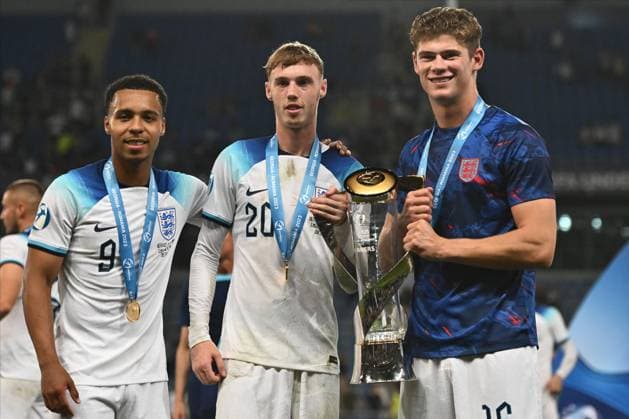 BATUMI, GEORGIA - JULY 8: England s players Cameron Archer, Cole Palmer, Charlie Cresswell celebrate with the trophy after winning the UEFA European Under-21 Championship final match between England and Spain on July 8, 2023 on Adjarabet Arena in Batumi, G England v Spain - UEFA Under-21 Euro 2023 Final Copyright: xSebastianxFrejx