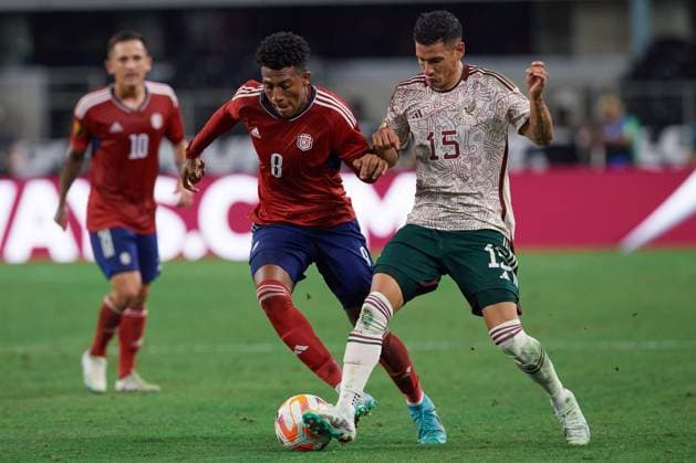RECORD DATE NOT STATED 2023 CONCACAF Gold Cup Mexico vs Costa Rica CF (L-R), Josimar Alcocer of Costa Rica and Orbelin Pineda of Mexico during the game Mexico (Mexican national team, Nationalteam vs Costa Rica, corresponding to Quarterfinals of the CONCACAF Gold Cup 2023, at AT-T Stadium, on July 08, 2023. <br><br> (I-D), Josimar Alcocer de Costa Rica y Orbelin Pineda de Mexico durante el partido Mexico (Seleccion Nacional Mexicana) vs Costa Rica, correspondiente a cuartos de Final de la Copa Oro de la CONCACAF 2023, en el AT-T Stadium, el 08 de Julio de 2023. ARLINGTON TEXAS ESTADOS UNIDOS Copyright: xDavidxLeahx 20230708222802_CGC_CF_MEX_CRC_ALCOCER202