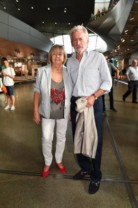 Paul Breitner mit Ehefrau Bayerischer Sportpreis 2023 Preis, Ehrung, Verleihung BMW Welt München 08. Juli 2023