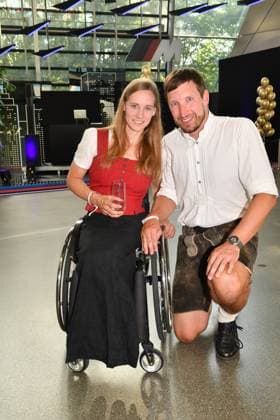 Anna Schaffelhuber mit Ehemann Michael Bayerischer Sportpreis 2023 Preis, Ehrung, Verleihung BMW Welt München 08. Juli 2023