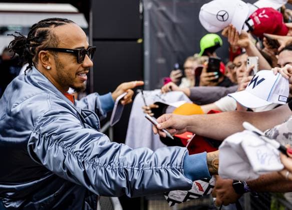 SILVERSTONE - Lewis Hamilton (Mercedes) arrives ahead of the British Grand Prix at the Silverstone Circuit. ANP SEM VAN DER WAL F1 Grand Prix of Great Britain 2023 xVIxANPxSportx xxANPxIVx 473316481 originalFilename: 473316481.jpg