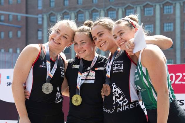 Bilder des Jahres 2023, Sport 07 Juli Sport Themen der Woche KW27 von links: Annika LOSKE (KC Potsdam), 2. Platz, Silbermedaille, Lisa JAHN (KC Berlion), Siegerin, Goldmedaille, Ophelia PRELLER (KC Potsdam), 3. Platz, Bronzemedaille, Sophie KOCH (Rheinbrueder Karlsruhe), 4. Platz, Siegerehrung Finale Kanu C1 der Damen, Frauen, Kanu Parallelsprint, Kanuwettbewerbe am 09.07.2023 in Duisburg Deutschland. Die Finals 2023 Rhein-Ruhr vom 06.07 - 09.07.2023 Â *** from left Annika LOSKE KC Potsdam , 2 place, silver medal, Lisa JAHN KC Berlion , winner, gold medal, Ophelia PRELLER KC Potsdam , 3 place, bronze medal, Sophie KOCH Rheinbrueder Karlsruhe , 4 place, award ceremony finals canoe C1 of women, women, canoe parallel sprint, canoe competitions on 09 07 2023 in Duisburg Germany The Finals 2023 Rhine Ruhr from 06 07 09 07 2023 Â