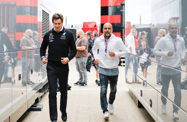 Sport Bilder des Tages Toto Wolff (AUT, Mercedes-AMG Petronas F1 Team), Pep Guardiola, F1 Grand Prix of Great Britain at Silverstone Circuit on July 9, 2023 in Silverstone, Great Britain. (Photo by HOCH ZWEI) Silverstone Great Britain
