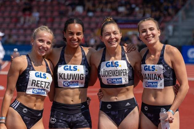 Sport Themen der Woche KW27 Sport Bilder des Tages GER, Leichtathletik, Athletics, Deutsche Meisterschaften, 09.07.2023, Nadine Reetz (SCC Berlin, 139), 4x100m Frauen, Gina Lueckenkemper (SCC Berlin, 134), 4x100m Frauen, Michelle Janiak (SCC Berlin, 130), 4x100m Frauen GER, Leichtathletik, Athletics, Deutsche Meisterschaften, 09.07.2023 Kassel *** GER, Athletics, Athletics, German Championships, 09 07 2023, Nadine Reetz SCC Berlin, 139 , 4x100m women, Gina Lueckenkemper SCC Berlin, 134 , 4x100m women, Michelle Janiak SCC Berlin, 130 , 4x100m women GER, Athletics, Athletics, German Championships, 09 07 2023 Kassel Copyright: xStefanxMayerx EP_SMR