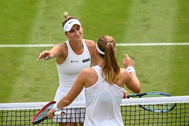 The Wimbledon Grand Slam tennis tournament, July 9, 2023, London. Czech tennis players Marketa Vondrousova (front) and Marie Bouzkova after their match. (CTKxPhoto SidorjakxMartin) CTKPhotoP2023070903332  CTKPhotoP2023070903332