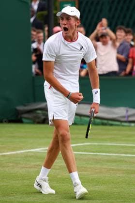 Mandatory Credit: Photo by Ella Ling Shutterstock (14003007n) Henry Searle celebrates victory in his Boys Singles first round match Wimbledon Tennis Championships, Day 7, The All England Lawn Tennis and Croquet Club, London, UK - 09 Jul 2023 Wimbledon Tennis Championships, Day 7, The All England Lawn Tennis and Croquet Club, London, UK - 09 Jul 2023  Copyright: xEllaxLing Shutterstockx 14003007n