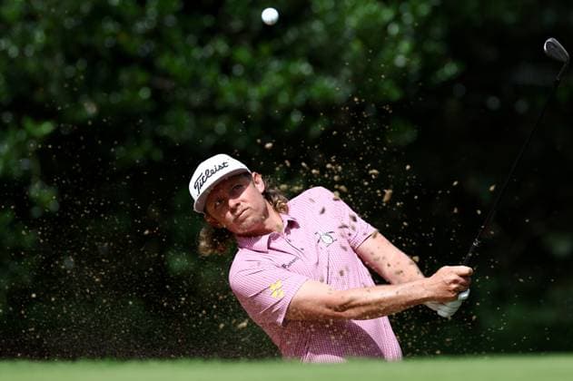 Sport Bilder des Tages Mandatory Credit: Photo by James Marsh Shutterstock (13995950v) Cameron Smith of Australia and team Ripper GC plays from a bunker during his round. LIV Golf Invitational London, Day Three, Golf, Centurion Club, Hemel Hempstead, UK - 09 Jul 2023 LIV Golf Invitational London, Day Three, Golf, Centurion Club, Hemel Hempstead, UK - 09 Jul 2023 Copyright: xJamesxMarsh Shutterstockx 13995950v