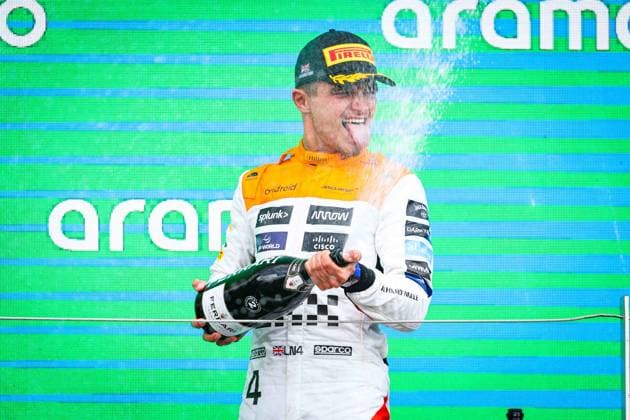Sport Bilder des Tages podium NORRIS Lando (gbr), McLaren F1 Team MCL60, portrait during the 2023 Formula 1 Aramco British Grand Prix, 10th round of the 2023 Formula One World Championship, WM, Weltmeisterschaft from July 7 to 9, 2023 on the Silverstone Circuit, in Silverstone, United Kingdom - F1 - BRITISH GRAND PRIX 2023 - RACE DPPI Panoramic  00123025_AV3_0081 